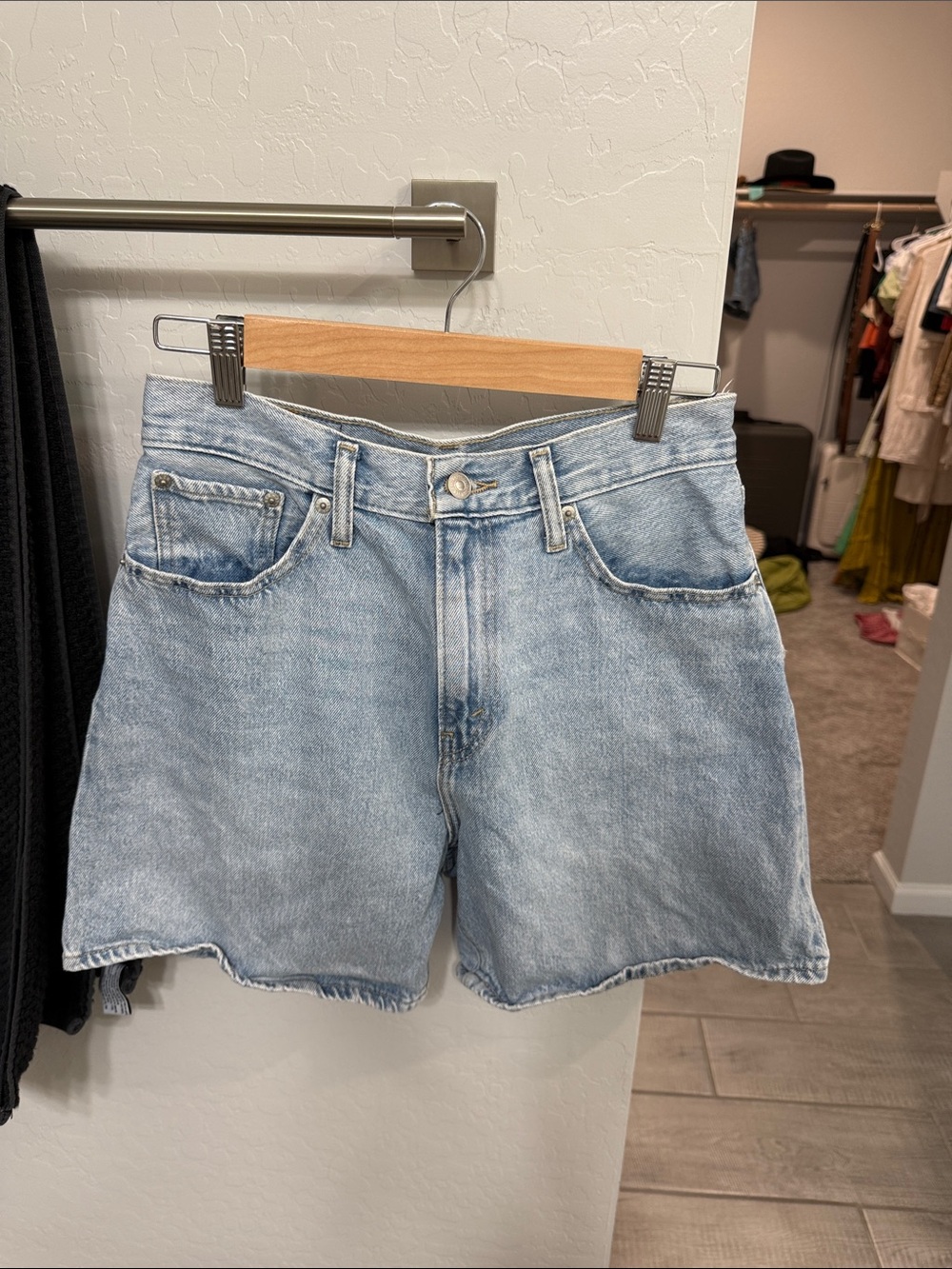 Levi Light Wash Baggy Denim Women’s Shorts size 27